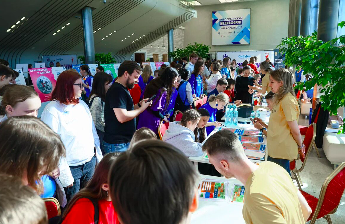 Фото Блогер-миллионник, интервью юнкоров и борьба с фейками. Как в Новосибирске прошёл крупнейший молодёжный медиафорум – ФОТОРЕПОРТАЖ 3 - Сиб.ФМ Фото Блогер-миллионник, интервью юнкоров и борьба с фейками. Как в Новосибирске прошёл крупнейший молодёжный медиафорум – ФОТОРЕПОРТАЖ 3